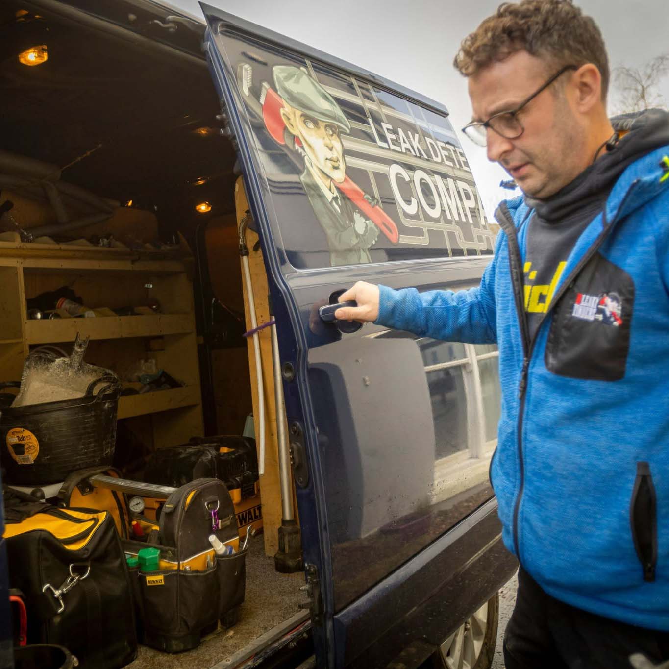 NI Leaky Finders worker getting tools from van